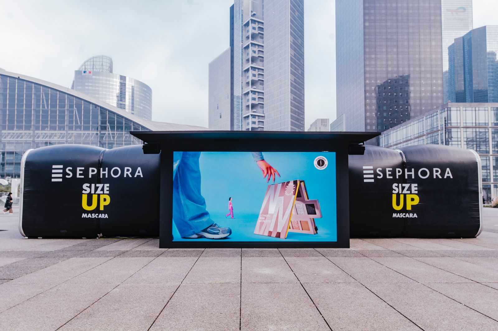Sephora Collection Size Up pop-up store on the La Défense esplanade, exterior view
